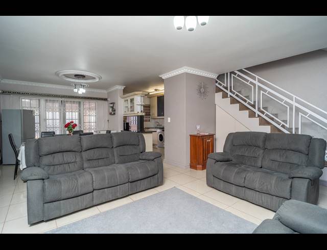 3 BEDROOM APARTMENT FOR SALE IN GLEN HILLS